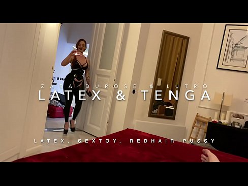 ❤️ Jaruma mai jajayen kaya sanye da rigar latex mai cin duri Batsa na Rasha ﹏